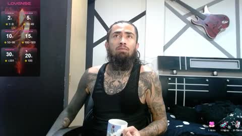 Snapshot of daimon_rock01 chatting on 11/15/25, 04:32 felipe online show from 11/15/25, 04:32