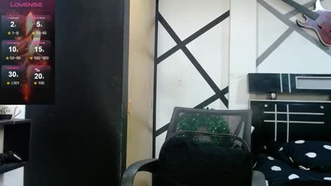 Snapshot of daimon_rock01 chatting on 11/19/25, 04:56 felipe online show from 11/19/25, 04:56