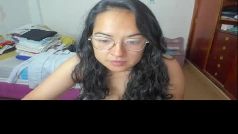 Snapshot of daina_20 chatting on 10/27/25, 03:32 daina_20 online show from 10/27/25, 03:32