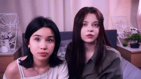 Aoi and Lily best friends online show from 05/10/26, 07:35