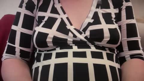Mx Mommy Moo online show from 04/25/26, 02:14