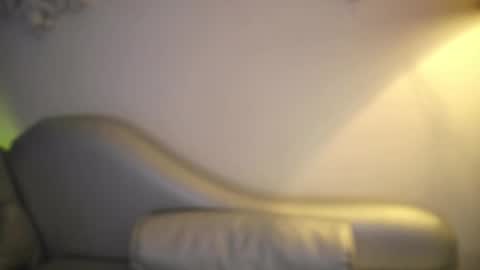 Lauren            online show from 12/17/25, 02:45