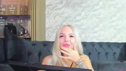 DaIsy Abby online show from 10/19/25, 06:58