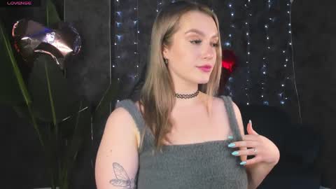 Snapshot of daisy_beckerr chatting on 03/24/26, 09:25 Viickie online show from 03/24/26, 09:25