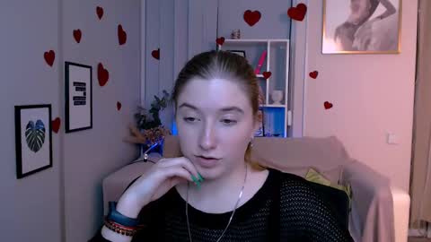 Snapshot of daisy_candy chatting on 03/03/25, 12:15 Little Di online show from 03/03/25, 12:15