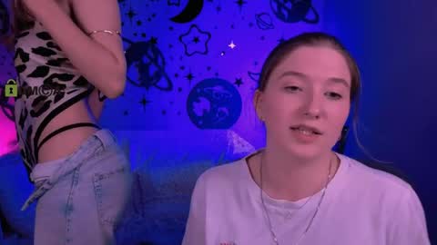 Snapshot of daisy_candy chatting on 05/17/26, 04:32 Little Di online show from 05/17/26, 04:32