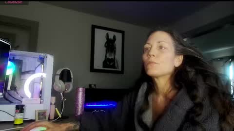 Snapshot of daisy_dove chatting on 01/12/26, 02:55 Daisy online show from 01/12/26, 02:55