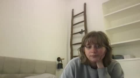 Snapshot of daisy_lately chatting on 10/31/25, 10:38 daisy_lately online show from 10/31/25, 10:38