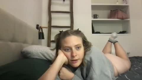 Snapshot of daisy_lately chatting on 11/18/25, 02:54 daisy_lately online show from 11/18/25, 02:54