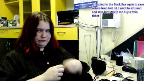 Snapshot of daisy_low chatting on 12/16/25, 05:07 Alexandra online show from 12/16/25, 05:07