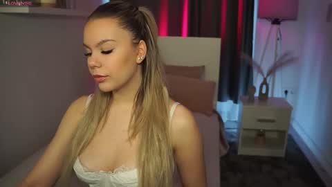 Snapshot of daisyeverly chatting on 02/22/26, 10:47 Daisy online show from 02/22/26, 10:47