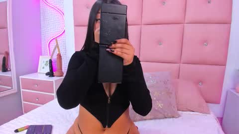 Mariana online show from 11/12/25, 11:54