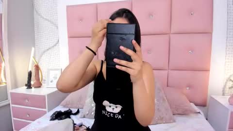 Mariana online show from 12/17/25, 12:22