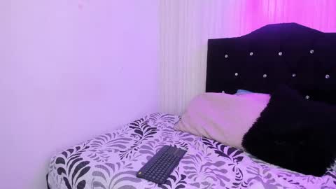 Snapshot of dakota_alice chatting on 02/22/25, 04:18 Dakota and Valerie online show from 02/22/25, 04:18