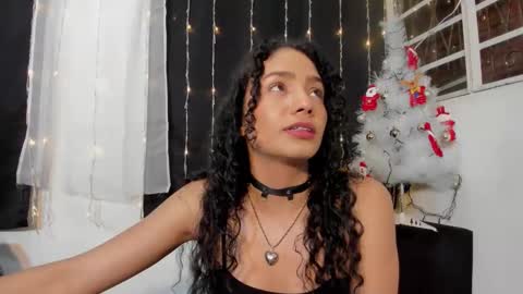 Snapshot of dakota_m01 chatting on 12/21/24, 01:36 Dakota online show from 12/21/24, 01:36