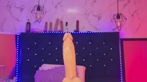 dakotaa_johnson online show from 06/06/26, 06:23