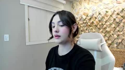 Snapshot of dakotarussell_ chatting on 12/01/25, 11:04 Dakota online show from 12/01/25, 11:04