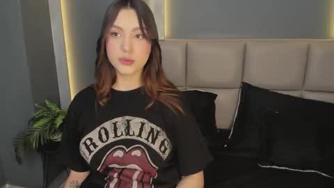 Snapshot of dakotarussell_ chatting on 12/14/25, 12:32 Dakota online show from 12/14/25, 12:32