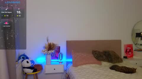 Snapshot of dakotasi chatting on 09/15/25, 12:16 Dasha online show from 09/15/25, 12:16