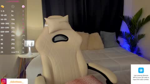 dakottaa__ online show from 12/12/24, 10:09
