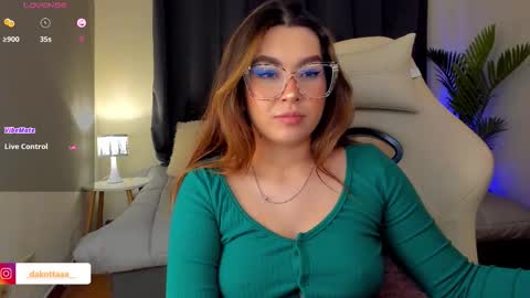 dakottaa__ online show from 10/15/25, 11:27