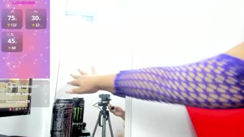 Snapshot of dalia_2 chatting on 12/29/24, 04:05 Ren online show from 12/29/24, 04:05