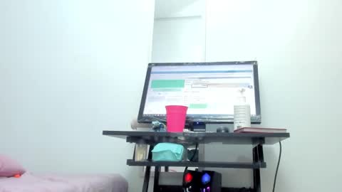 Snapshot of dalia_2 chatting on 02/08/25, 04:57 Ren online show from 02/08/25, 04:57
