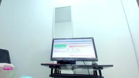 Snapshot of dalia_2 chatting on 02/19/25, 03:28 Ren online show from 02/19/25, 03:28