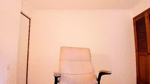 Snapshot of dalia_negra chatting on 07/23/26, 04:27 Almendra online show from 07/23/26, 04:27