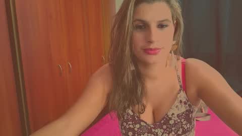 Snapshot of dalila_sexxx chatting on 12/17/25, 04:29 Dalila online show from 12/17/25, 04:29