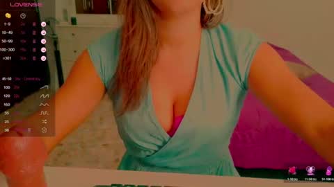 Snapshot of dalila_sexxx chatting on 06/15/26, 05:20 Dalila online show from 06/15/26, 05:20