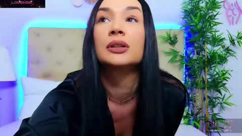 daliyaa_ online show from 11/18/25, 12:42