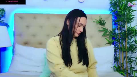 daliyaa_ online show from 02/23/26, 12:57