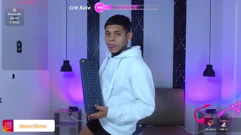 damar_felipe online show from 10/10/25, 04:55