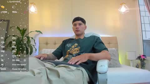 Snapshot of damian23_ chatting on 01/16/25, 12:20 DAMIAN online show from 01/16/25, 12:20