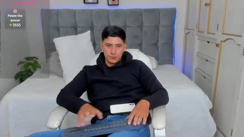 Snapshot of damian23_ chatting on 03/11/25, 04:51 DAMIAN online show from 03/11/25, 04:51