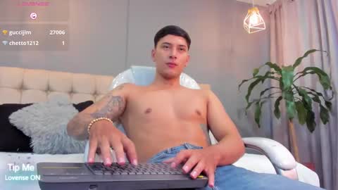 Snapshot of damian23_ chatting on 09/29/25, 02:11 DAMIAN online show from 09/29/25, 02:11
