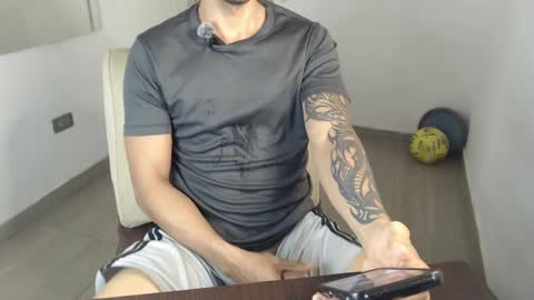 Snapshot of damian_muscle chatting on 09/25/25, 11:41 Damian online show from 09/25/25, 11:41