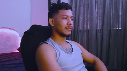 Snapshot of damiann_rees chatting on 03/27/26, 02:17 instagram damiannreed. online show from 03/27/26, 02:17