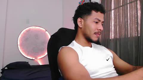 Snapshot of damiann_rees chatting on 05/20/26, 04:02 instagram damiannreed. online show from 05/20/26, 04:02