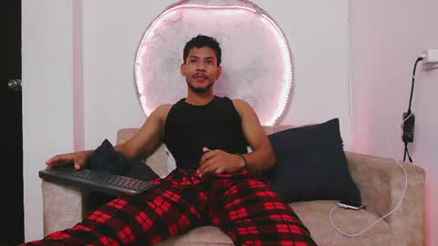 Snapshot of damiann_rees chatting on 06/12/26, 11:20 instagram damiannreed. online show from 06/12/26, 11:20