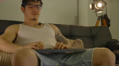 insta damn8   --------  online show from 10/17/25, 10:23