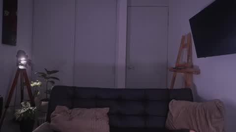 insta damn8   --------  online show from 11/29/25, 01:41