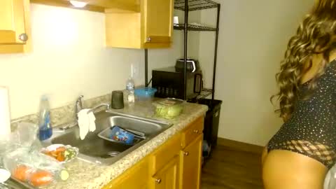 Snapshot of damnnova1 chatting on 11/11/25, 06:19 Nova online show from 11/11/25, 06:19