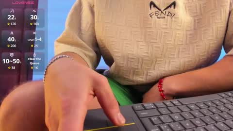 Snapshot of damon_baker0 chatting on 01/18/26, 01:59 Damon bakert online show from 01/18/26, 01:59