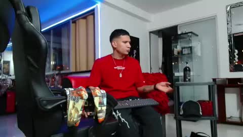 damyan_2003 online show from 11/17/25, 02:39