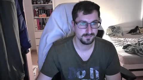 Snapshot of dan_the_man405 chatting on 12/19/24, 07:40 King Dan online show from 12/19/24, 07:40