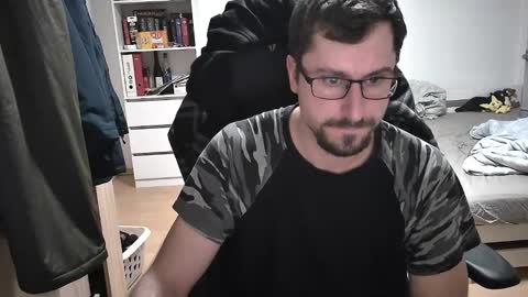 Snapshot of dan_the_man405 chatting on 01/01/25, 07:10 King Dan online show from 01/01/25, 07:10