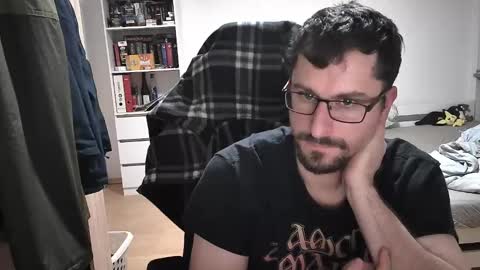 Snapshot of dan_the_man405 chatting on 01/03/25, 07:50 King Dan online show from 01/03/25, 07:50