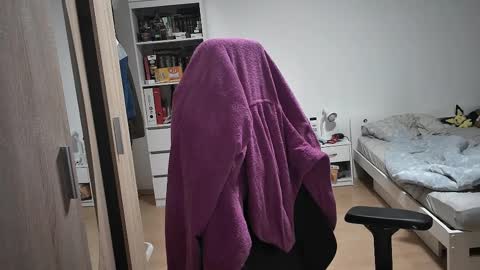 Snapshot of dan_the_man405 chatting on 02/14/25, 07:44 King Dan online show from 02/14/25, 07:44